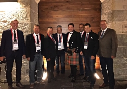 Die Schweizer Delegation mit Alex Sanger, Präsident der Aberdeen Angus Cattle Society 